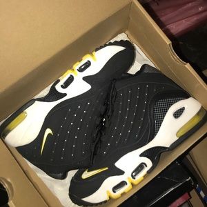 Grade school shoe 7y